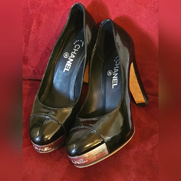 CHANEL Plated Chrome Logo Black Patent Leather Heels Sz38 (8) - Picture 9 of 15